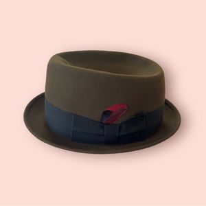 VINTAGE DOBBS FIFTH AVENUE FEDORA